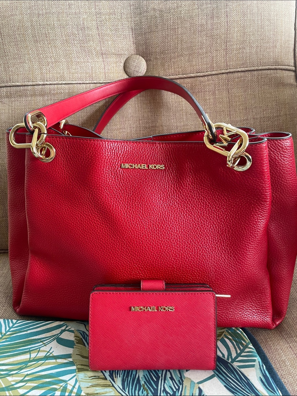 ‼️NWT‼️❤️Michael Kors Trisha - ❤️Leather Shoulder Bag ❤️& ❤️Wallet ❤️